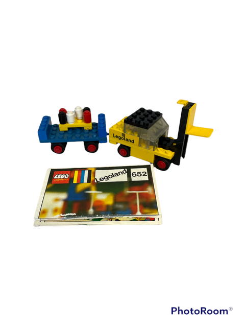 652:LegoFork Lift Truck and Trailer