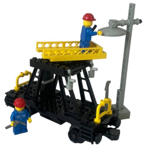 LEGO 7821: Overhead Gantry and Lighting Maintenance Wagon (Service Waggon)
