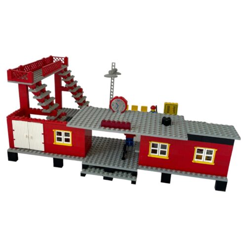 LEGO 7822: Railway Station