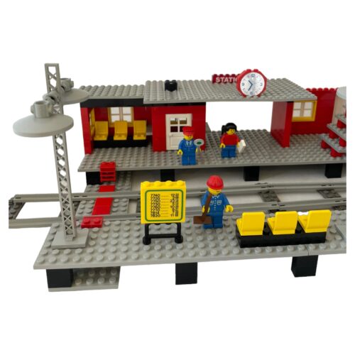 LEGO 7822: Railway Station