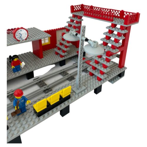LEGO 7822: Railway Station