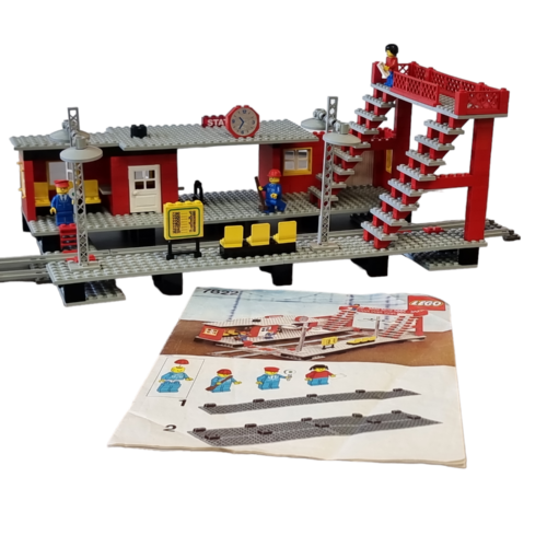 LEGO 7822 Railway Station