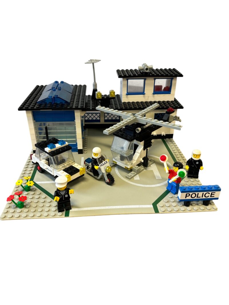 LEGO 6384: Politiebureau