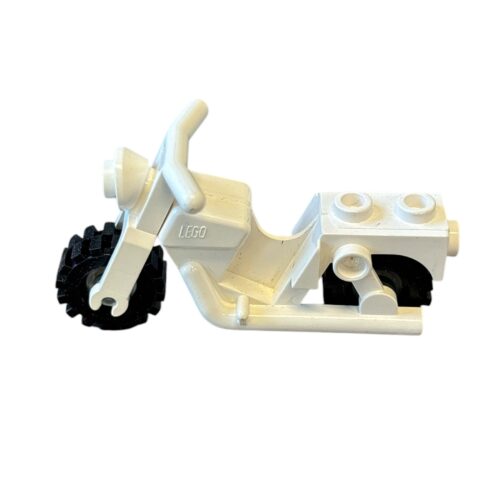 LEGO x81c01: Motorfietsstad met rode wielen met zwarte banden Wit