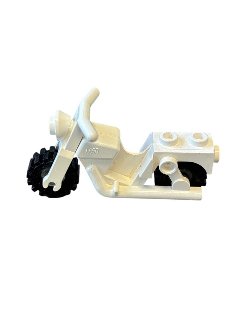 LEGO x81c01: Motorfietsstad met rode wielen met zwarte banden Wit