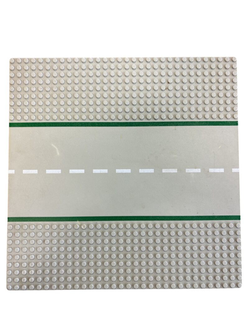 LEGO 302-1: Straight Road Plates (without crosswalk)