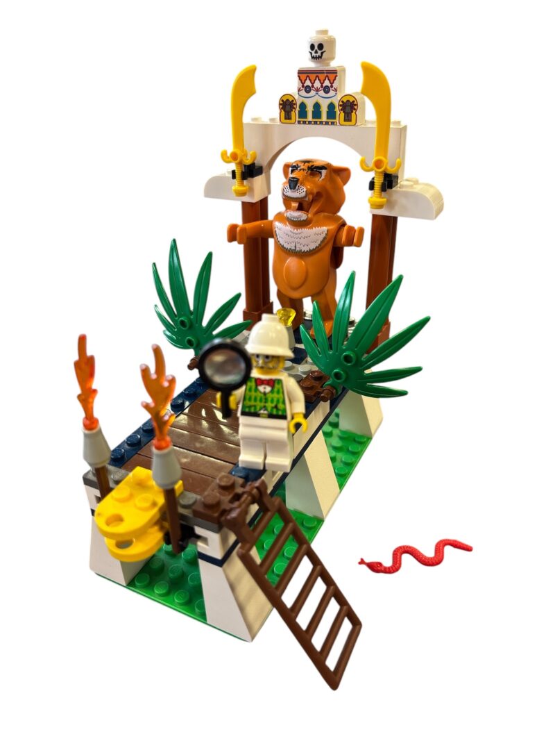 LEGO 7411: Tygurah's Roar