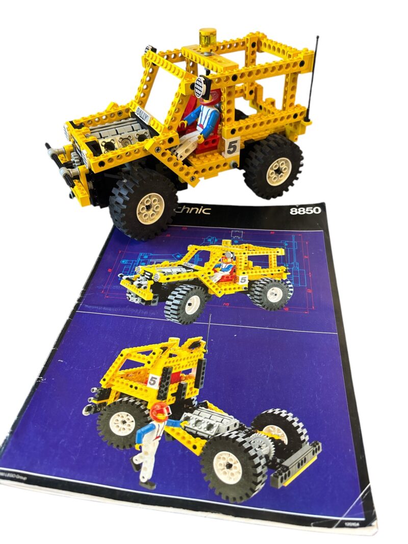 LEGO 8850: Rally Support Truck - Afbeelding 2