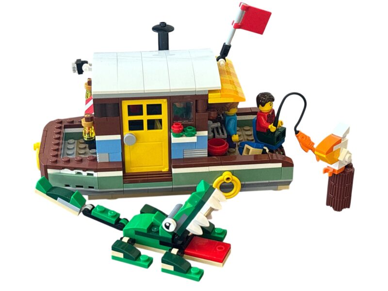 LEGO 31093: Riverside Houseboat