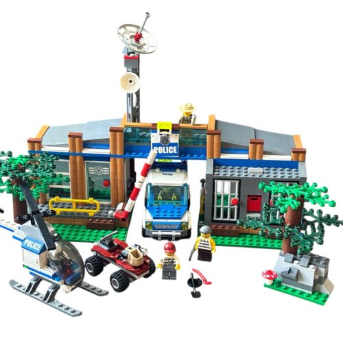 LEGO 4440: Forest Police Station
