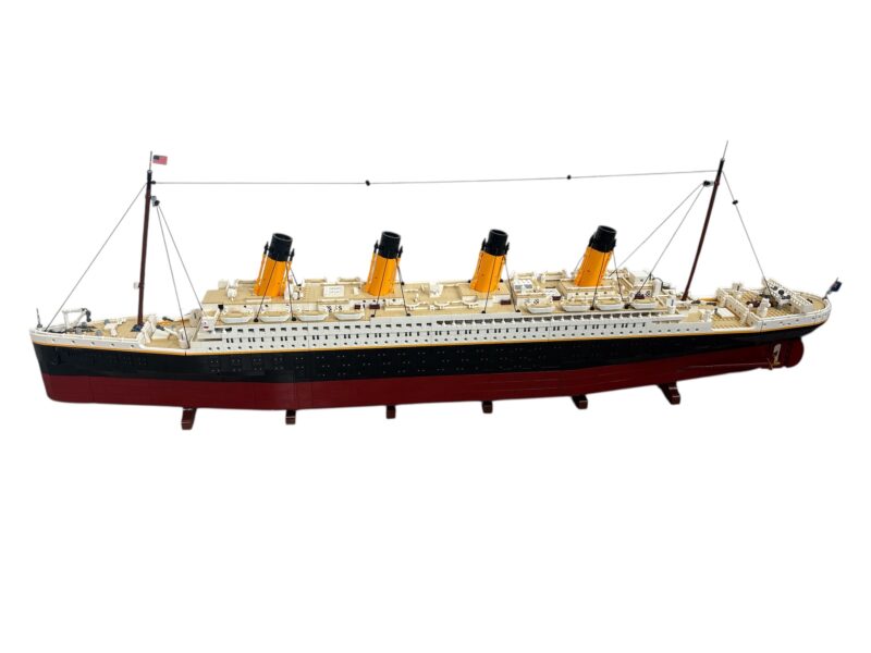 LEGO 10294: Titanic