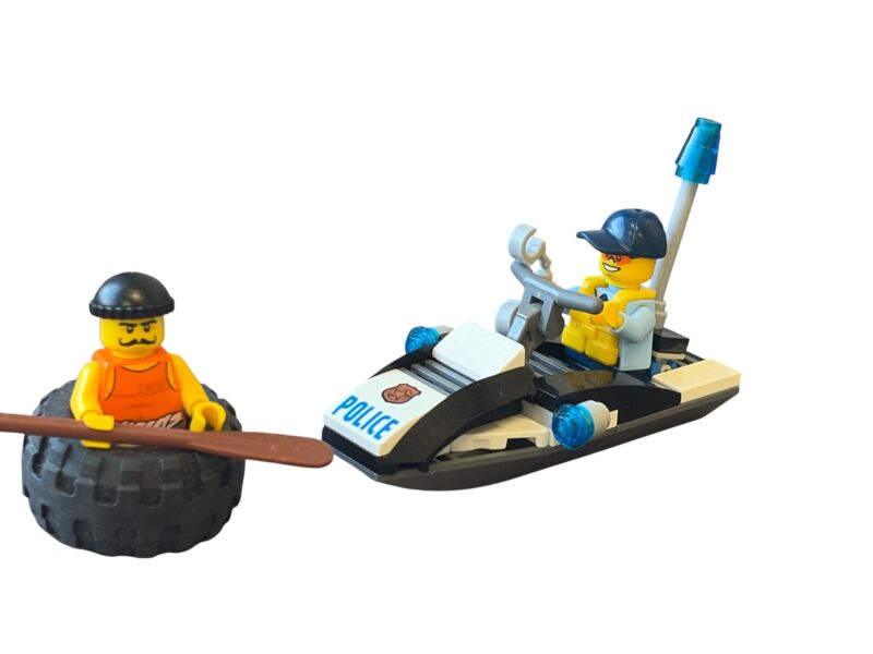 LEGO 60126: Tire Escape – BRICKR