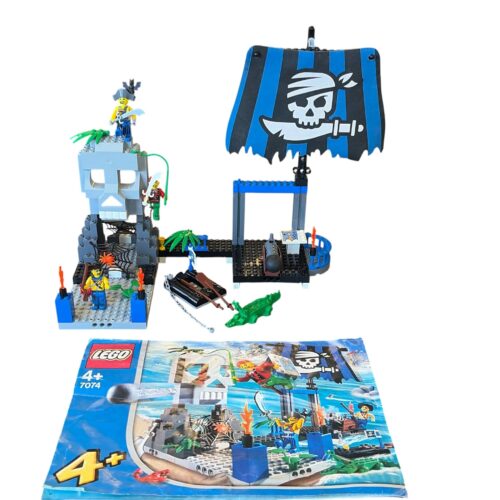 LEGO 7074: Skull Island