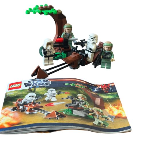 LEGO 9489: Endor Rebel Trooper & Imperial Trooper Battle Pack