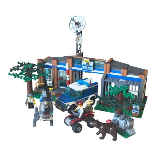 LEGO 4440: Forest Police Station