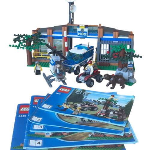 LEGO 4440: Forest Police Station